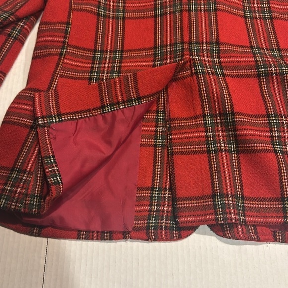 Adoria wool mix red green black plaid jacket with front pockets and 2 button up - Picture 7 of 10